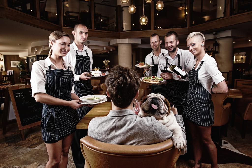Hotel Silvia Gold Gliwice Buitenkant foto
