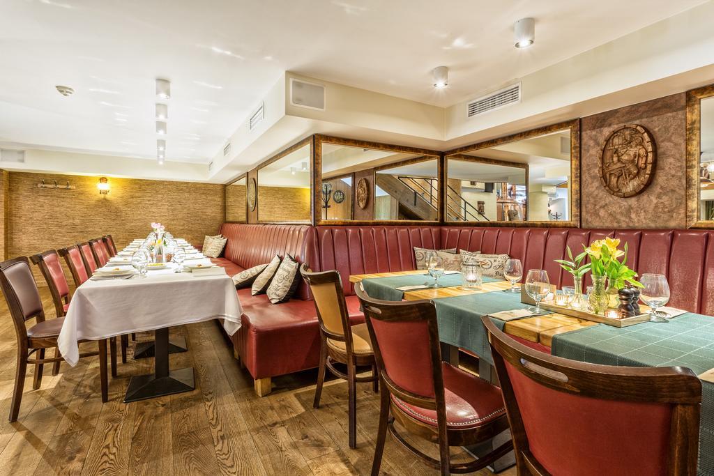 Hotel Silvia Gold Gliwice Buitenkant foto