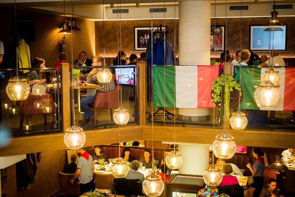 Hotel Silvia Gold Gliwice Buitenkant foto