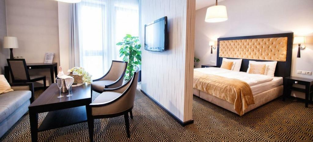 Hotel Silvia Gold Gliwice Buitenkant foto